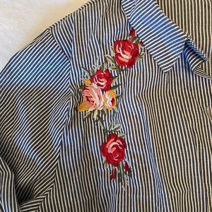 Cowgirl style blue striped shirt 🌹